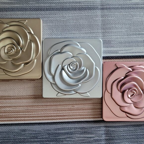 🌹Elegant Rose Blossom Compact Makeup Mirror Normal & Magnifying (Silver Color) - Picture 10 of 11